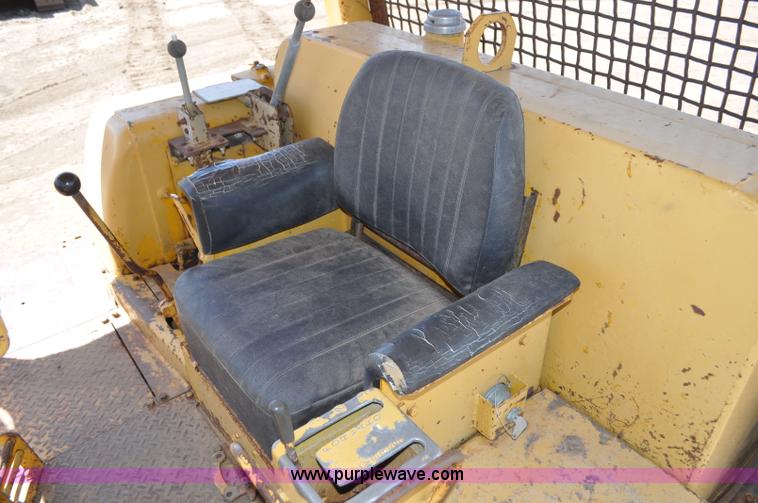 image for item G6006 1970 Caterpillar D8H dozer