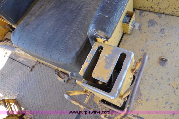 image for item G6006 1970 Caterpillar D8H dozer