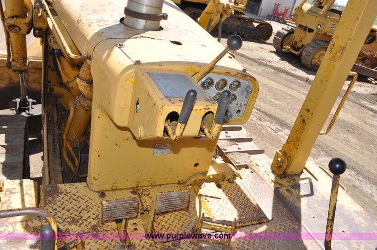 image for item G6006 1970 Caterpillar D8H dozer