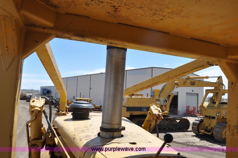image for item G6006 1970 Caterpillar D8H dozer