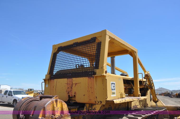 image for item G6006 1970 Caterpillar D8H dozer