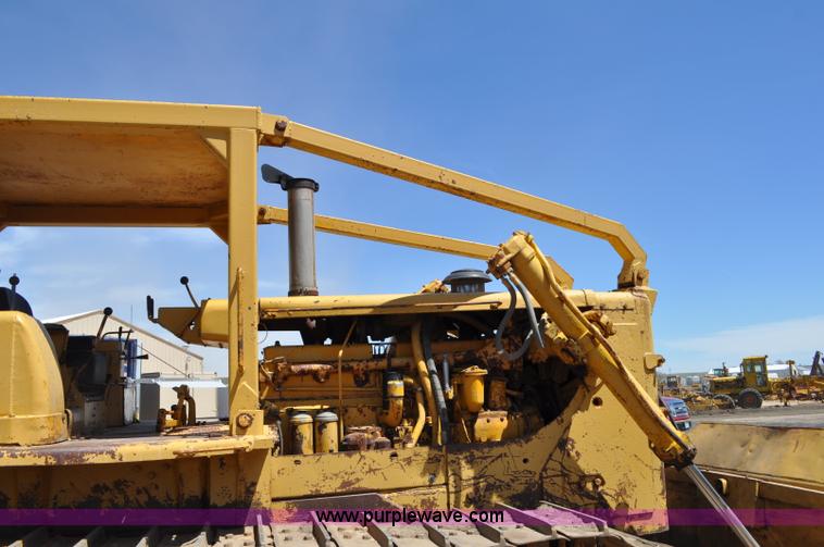 image for item G6006 1970 Caterpillar D8H dozer