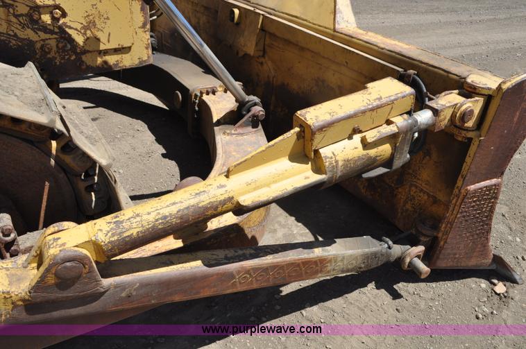 image for item G6006 1970 Caterpillar D8H dozer