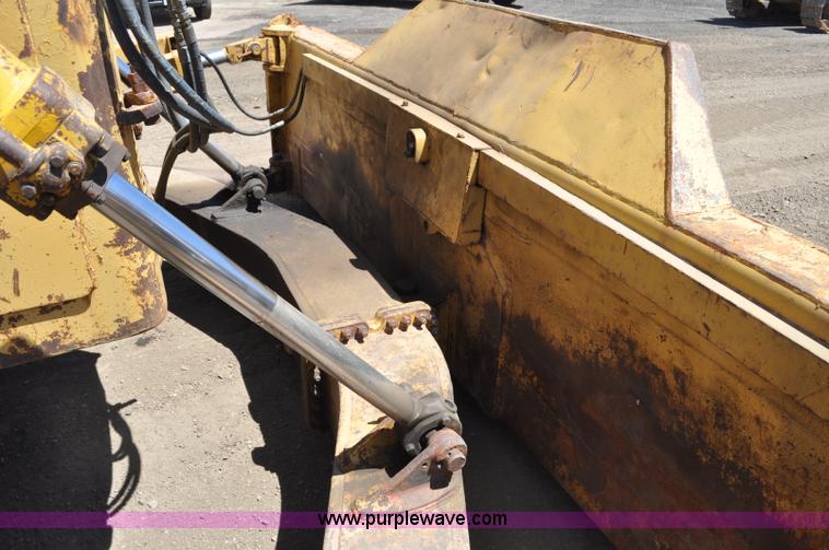 image for item G6006 1970 Caterpillar D8H dozer