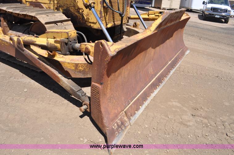 image for item G6006 1970 Caterpillar D8H dozer
