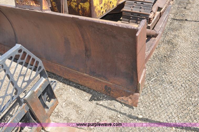 image for item G6009 1951 Caterpillar D6 dozer