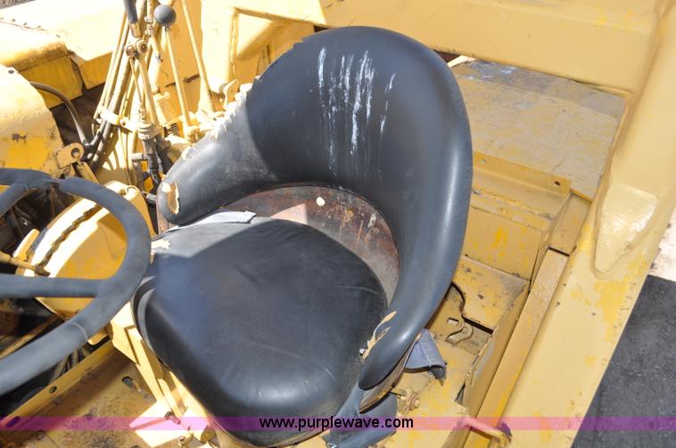 image for item G6010 1971 Caterpillar 633C elevating scraper