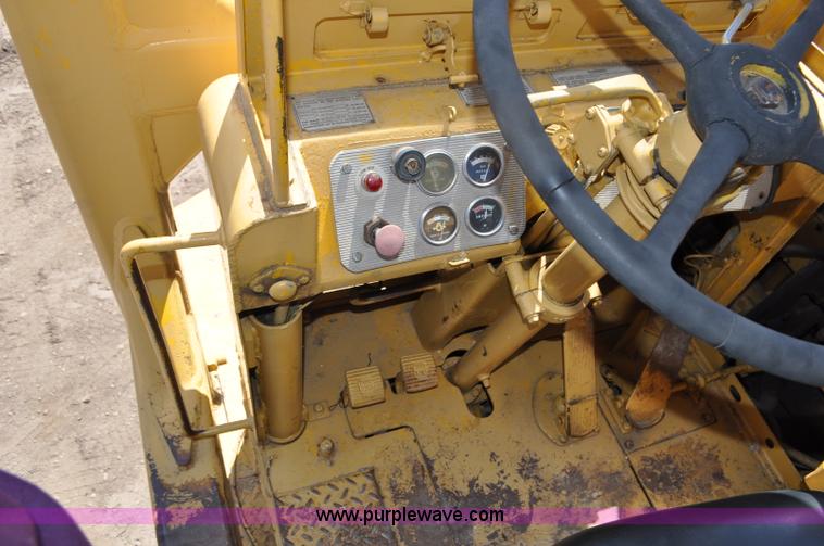 image for item G6010 1971 Caterpillar 633C elevating scraper