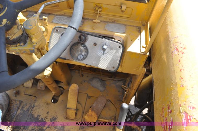 image for item G6010 1971 Caterpillar 633C elevating scraper