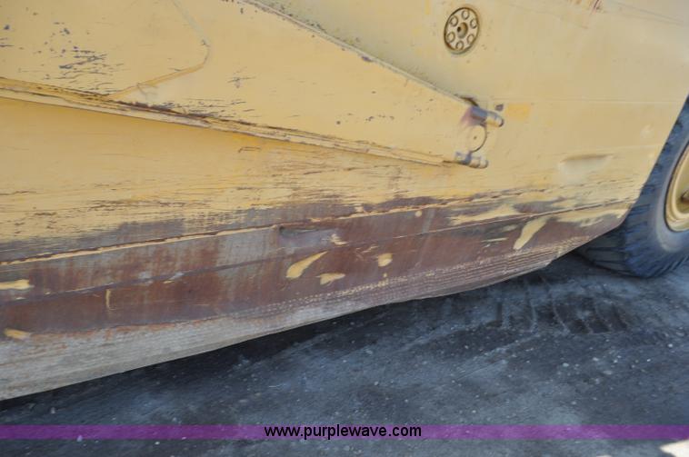 image for item G6010 1971 Caterpillar 633C elevating scraper