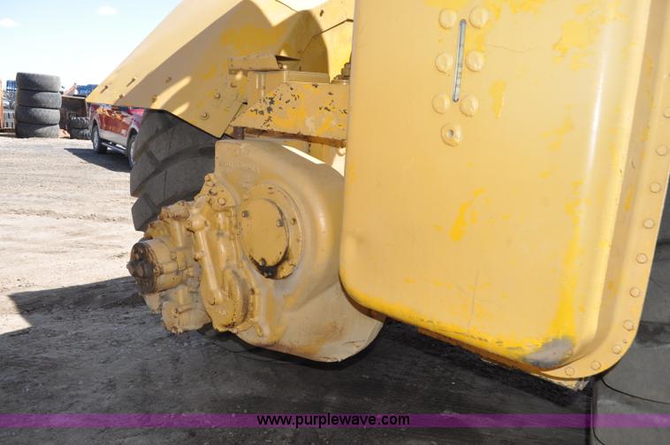 image for item G6010 1971 Caterpillar 633C elevating scraper