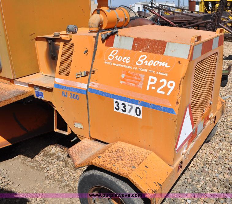 image for item G6012 Broce RJ300 broom