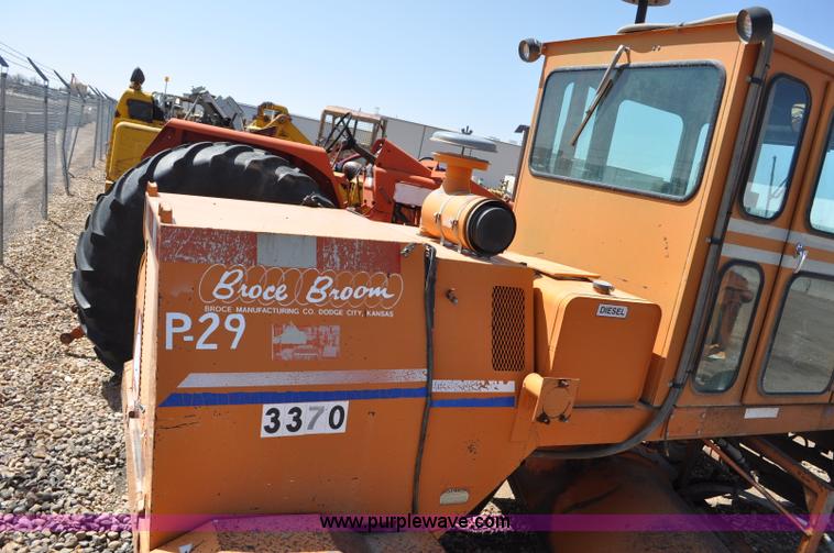 image for item G6012 Broce RJ300 broom