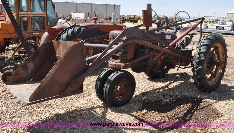 image for item G6014 1940 Farmall H tractor