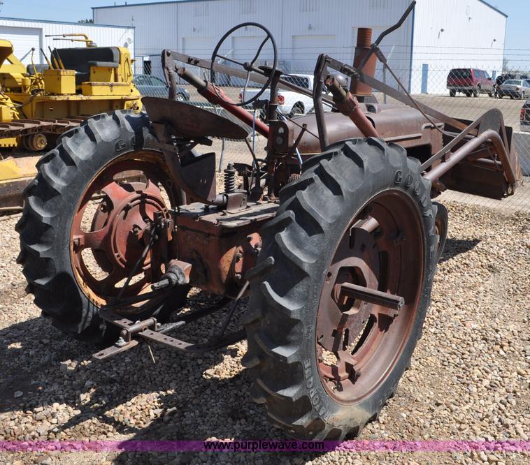 image for item G6014 1940 Farmall H tractor