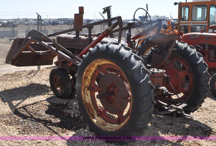 image for item G6014 1940 Farmall H tractor