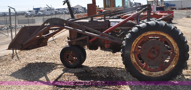 image for item G6014 1940 Farmall H tractor