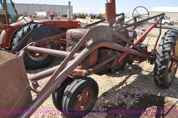 image for item G6014 1940 Farmall H tractor