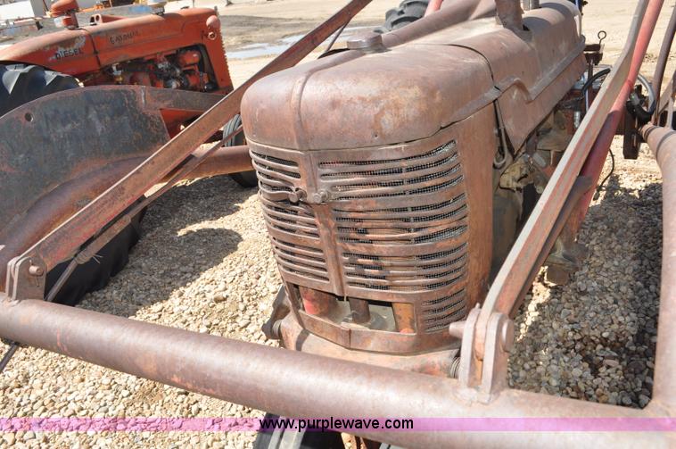 image for item G6014 1940 Farmall H tractor