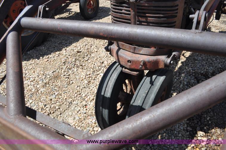 image for item G6014 1940 Farmall H tractor