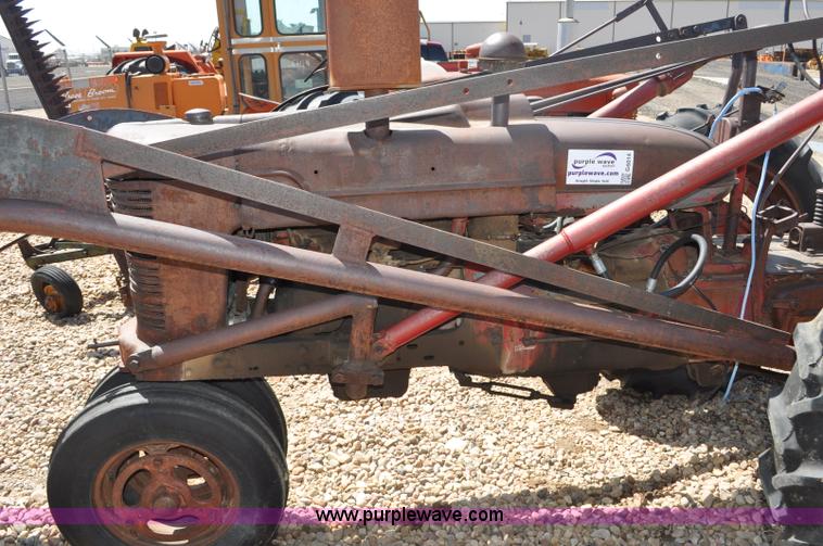 image for item G6014 1940 Farmall H tractor