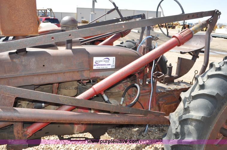 image for item G6014 1940 Farmall H tractor