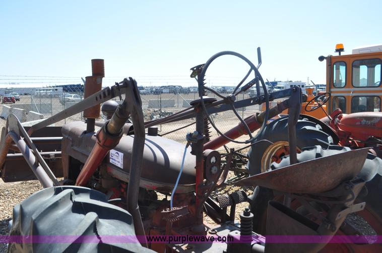 image for item G6014 1940 Farmall H tractor