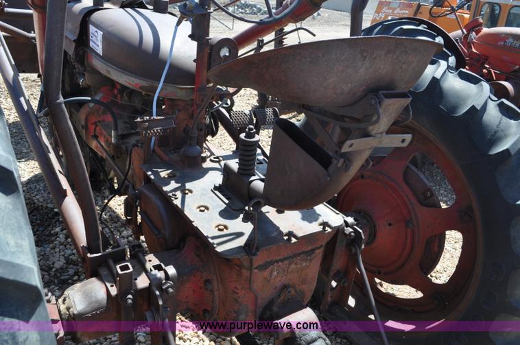 image for item G6014 1940 Farmall H tractor