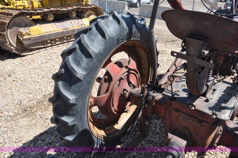 image for item G6014 1940 Farmall H tractor