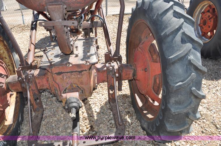 image for item G6014 1940 Farmall H tractor