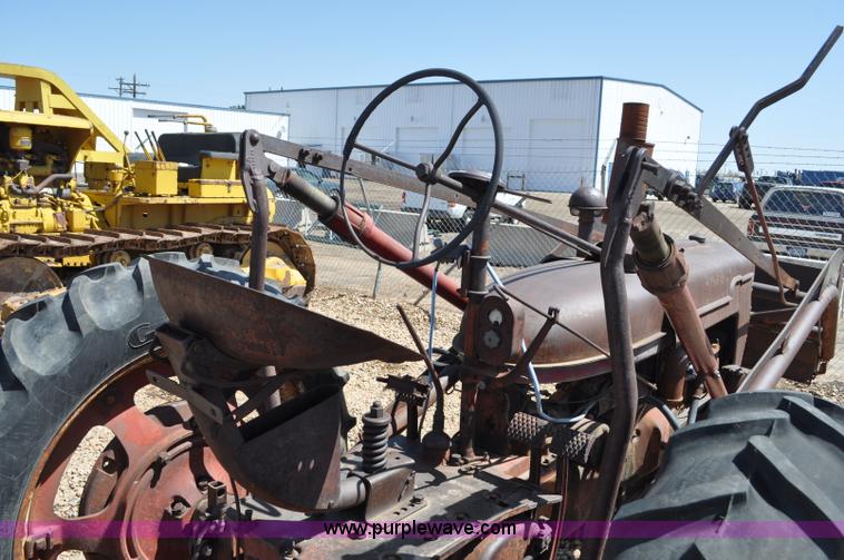 image for item G6014 1940 Farmall H tractor