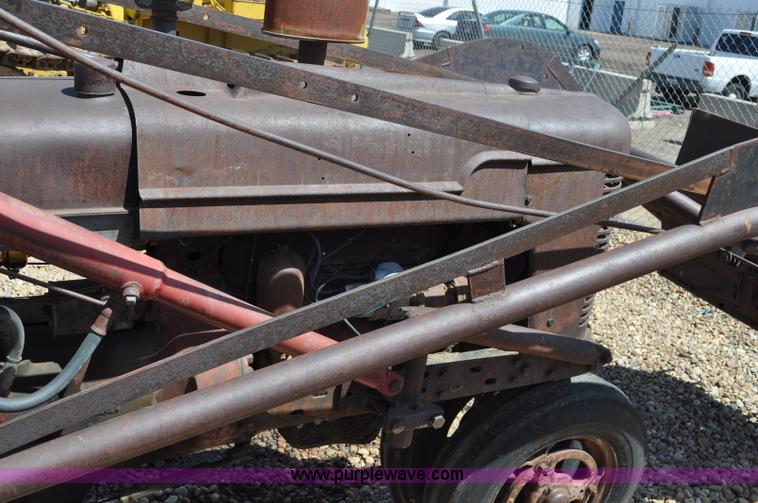 image for item G6014 1940 Farmall H tractor