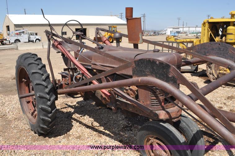 image for item G6014 1940 Farmall H tractor