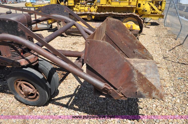 image for item G6014 1940 Farmall H tractor