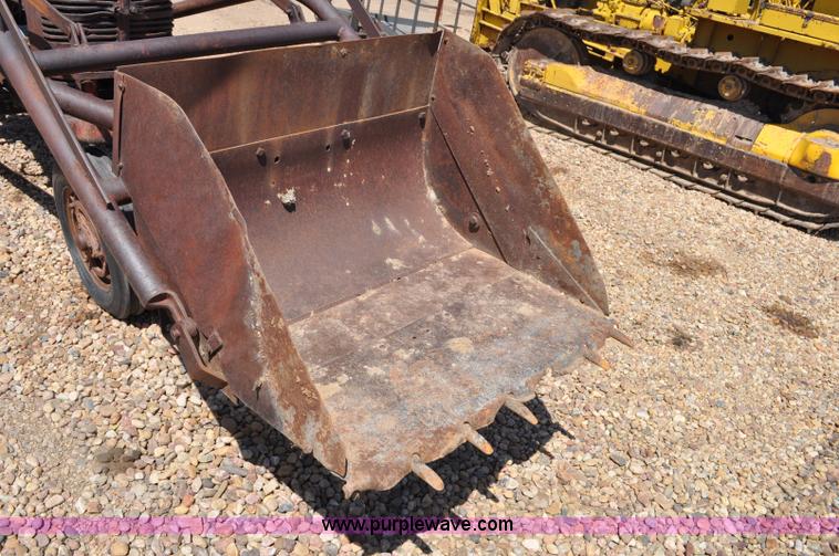 image for item G6014 1940 Farmall H tractor