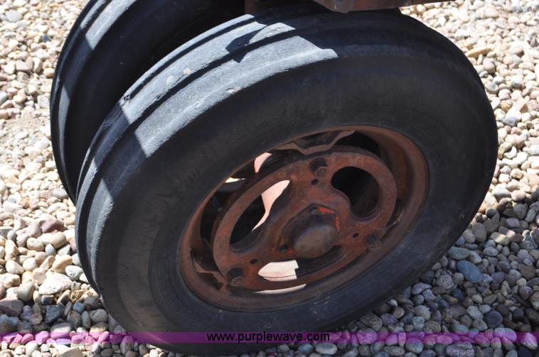 image for item G6014 1940 Farmall H tractor