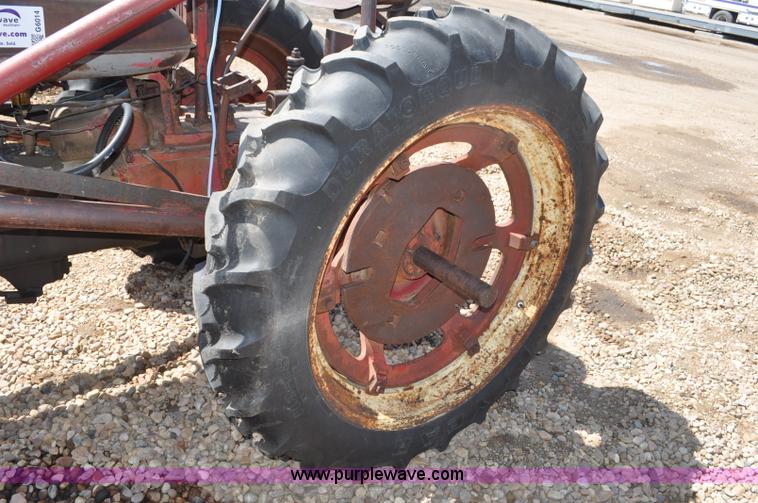 image for item G6014 1940 Farmall H tractor