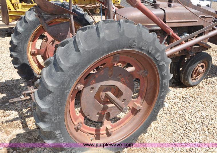 image for item G6014 1940 Farmall H tractor