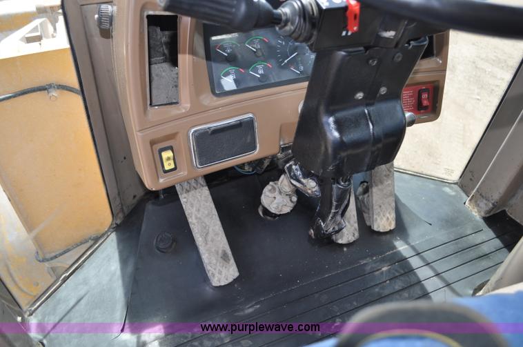 image for item G6019 1999 John Deere 624H wheel loader