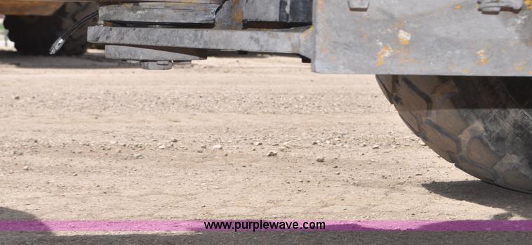 image for item G6019 1999 John Deere 624H wheel loader