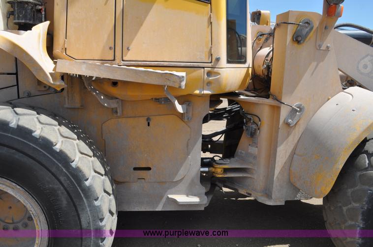 image for item G6019 1999 John Deere 624H wheel loader