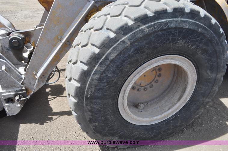 image for item G6019 1999 John Deere 624H wheel loader