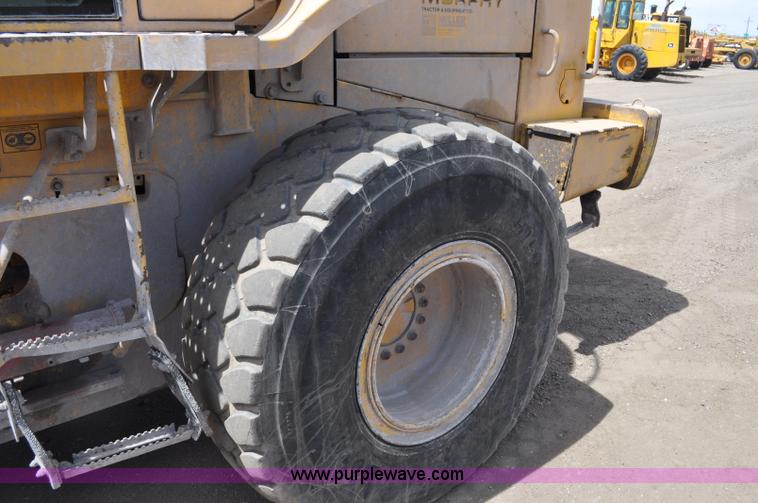 image for item G6019 1999 John Deere 624H wheel loader