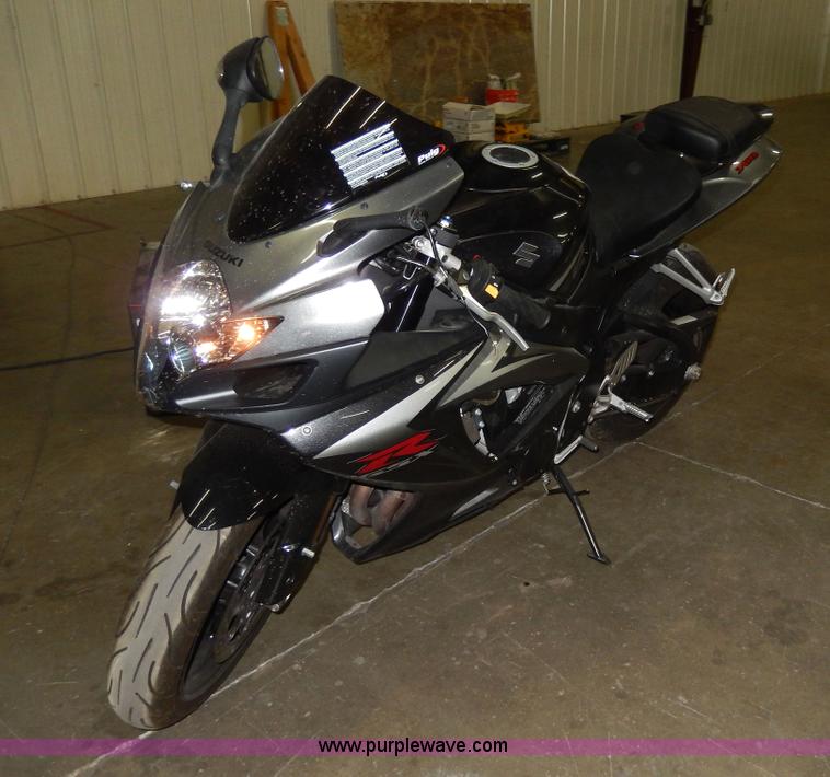 image for item D8125 2007 Suzuki GSXR750 motorcycle