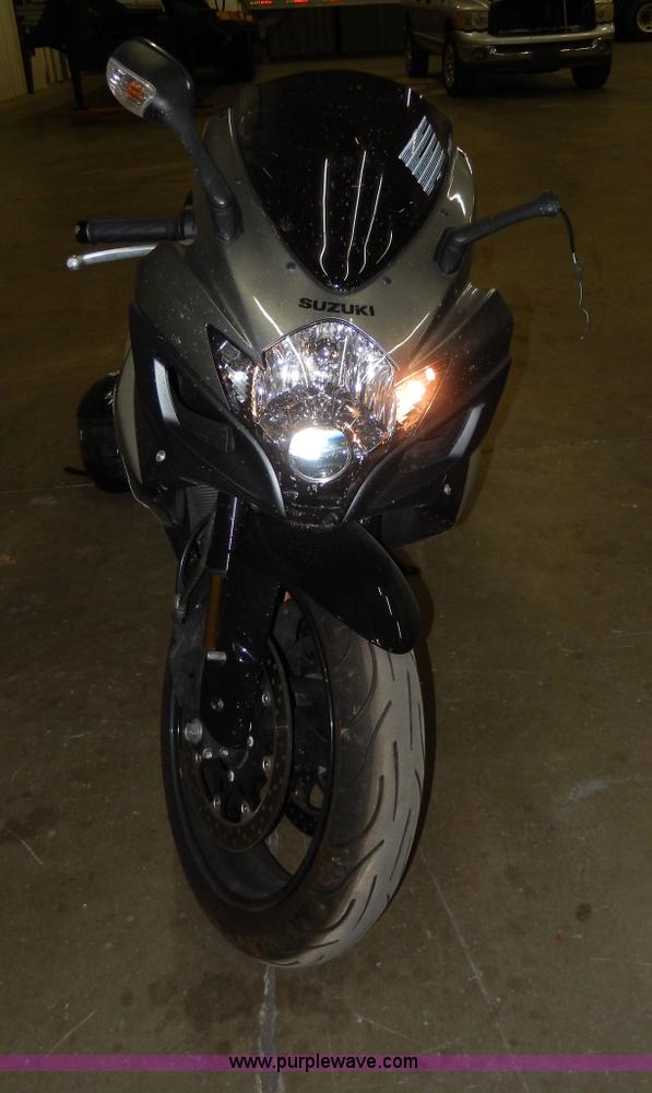 image for item D8125 2007 Suzuki GSXR750 motorcycle