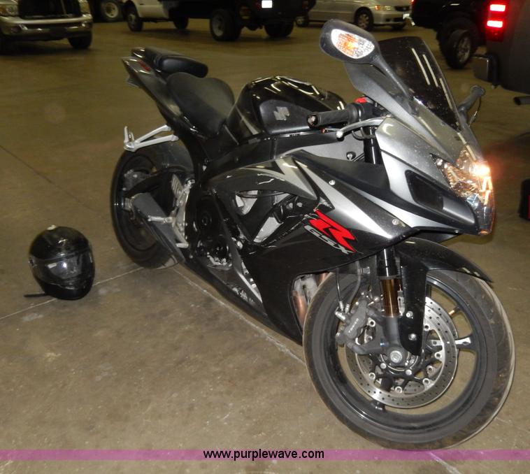 image for item D8125 2007 Suzuki GSXR750 motorcycle