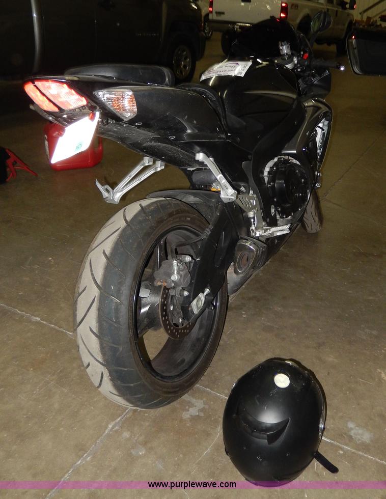 image for item D8125 2007 Suzuki GSXR750 motorcycle