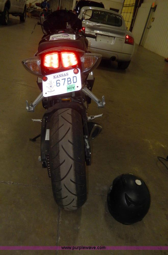 image for item D8125 2007 Suzuki GSXR750 motorcycle