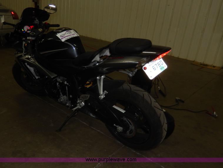 image for item D8125 2007 Suzuki GSXR750 motorcycle