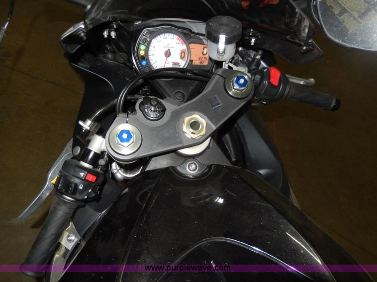 image for item D8125 2007 Suzuki GSXR750 motorcycle